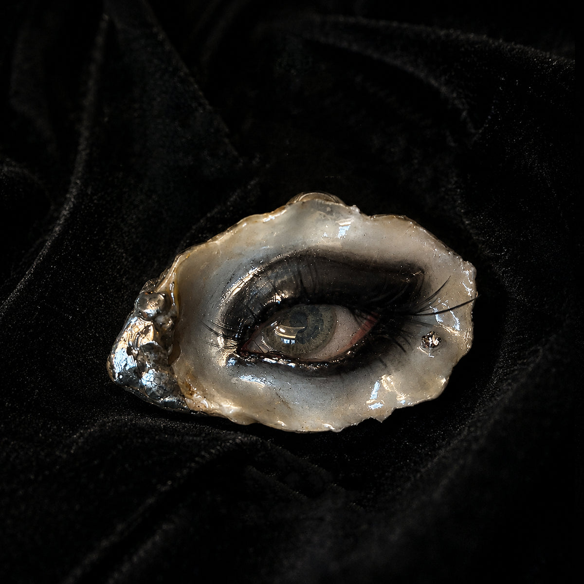 Lilith Veil: Black Smoky Oyster Eye
