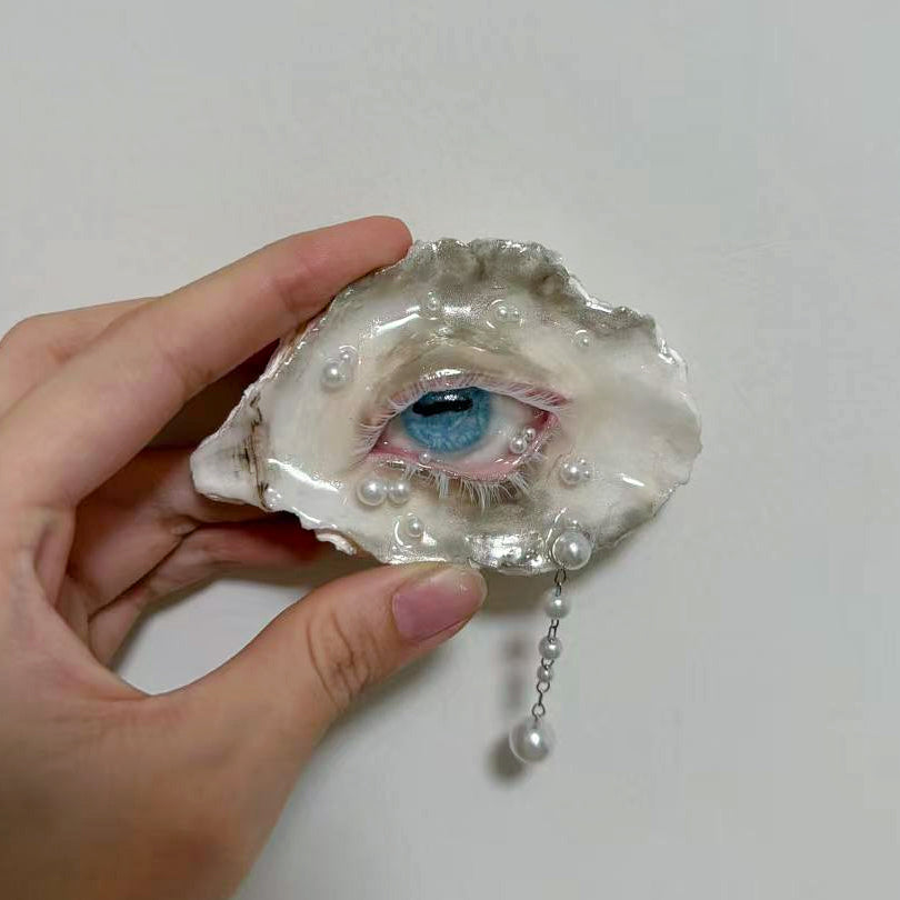 Blue Pupil Silver-Makeup — Pearl Oyster Eye