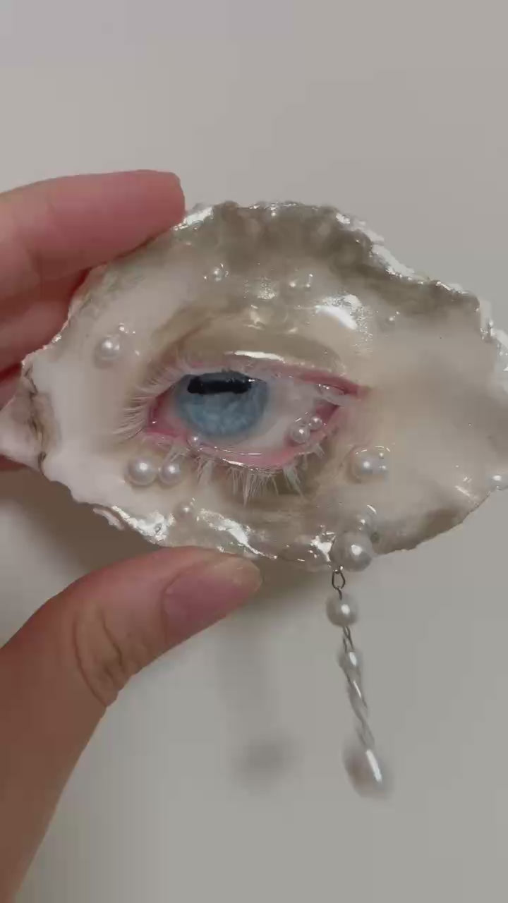 Blue Pupil Silver-Makeup — Pearl Oyster Eye