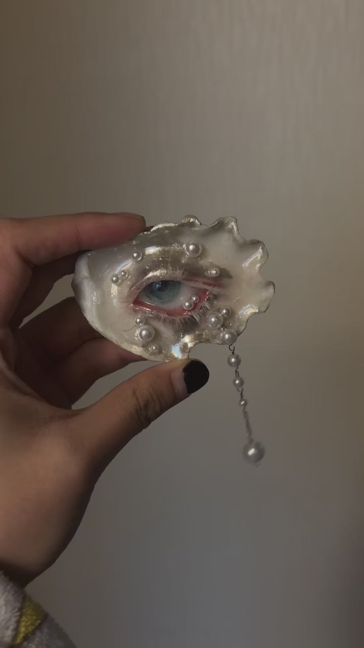 Blue Pupil Silver-Makeup — Pearl Oyster Eye