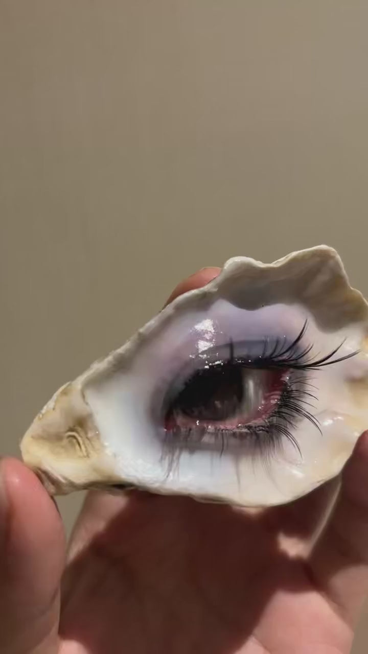Vespera eye close-up video showing smoky finish and lashes