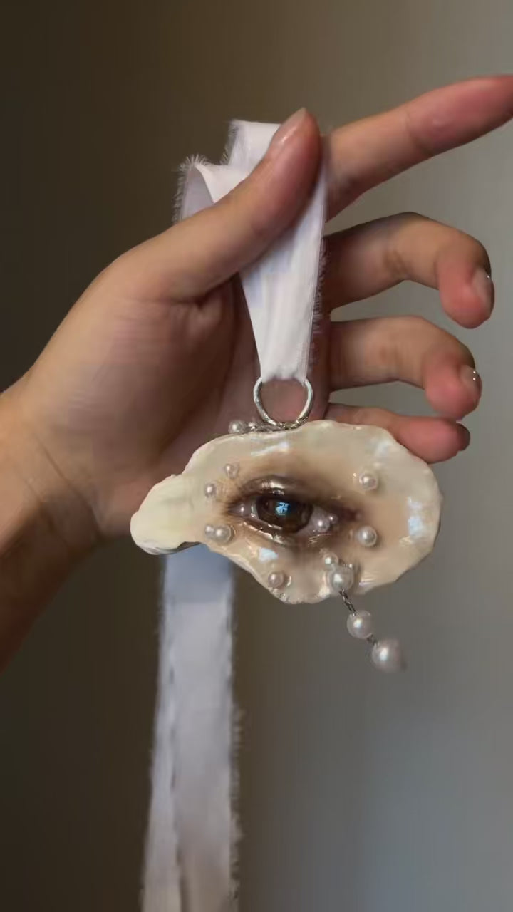 Lilith Veil: Mourning Pearl — Pearl Oyster Eye