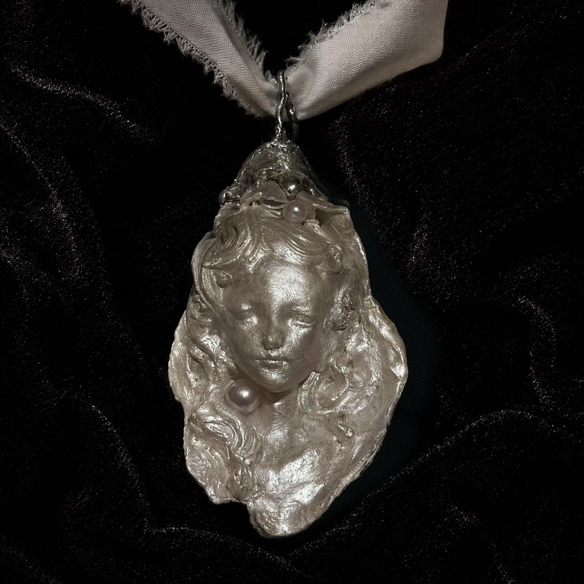 Oyster Baroque Sacred Icon — artwork and styling view 3