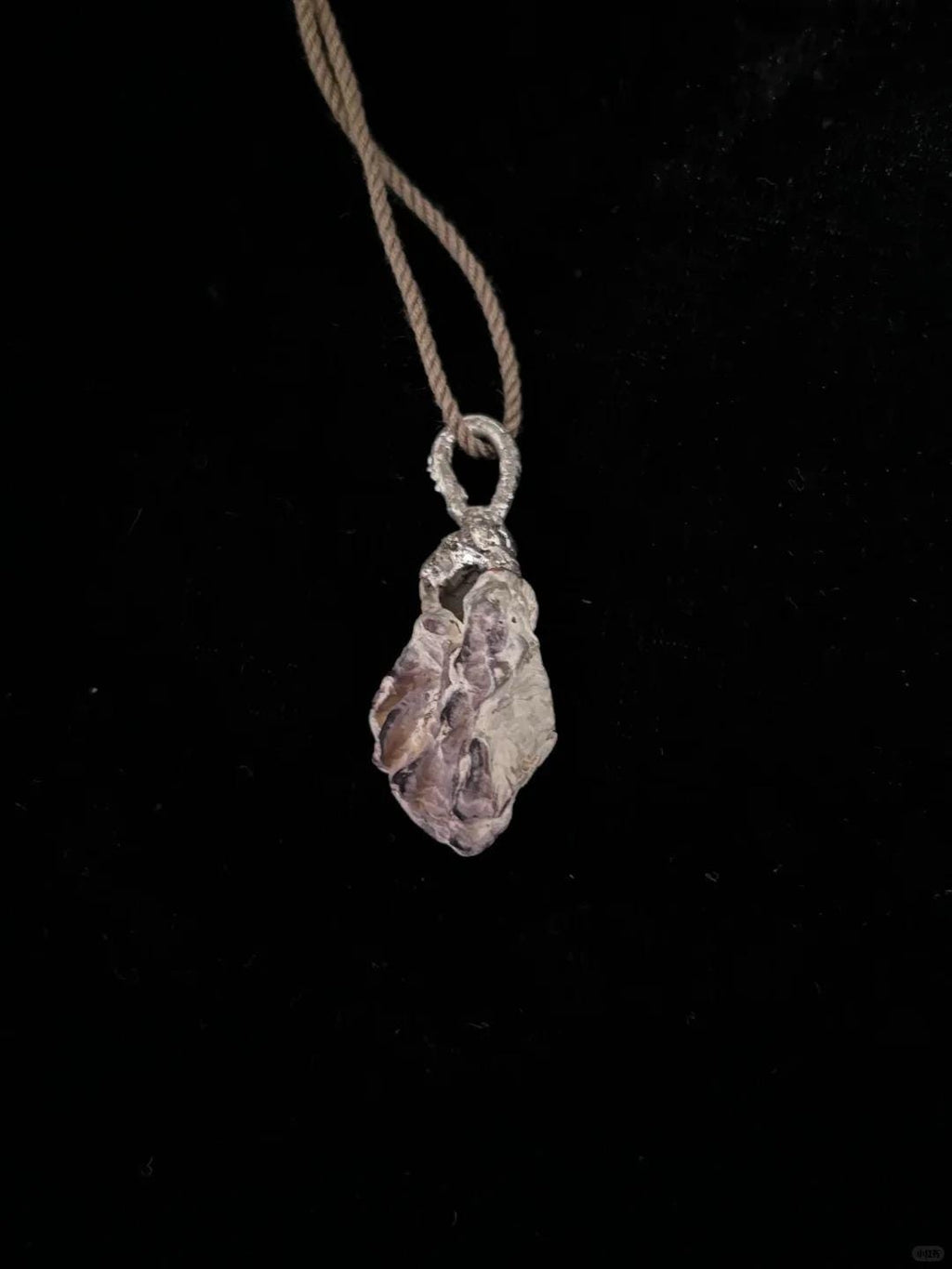 Shell Pearl Talisman — product detail view 7