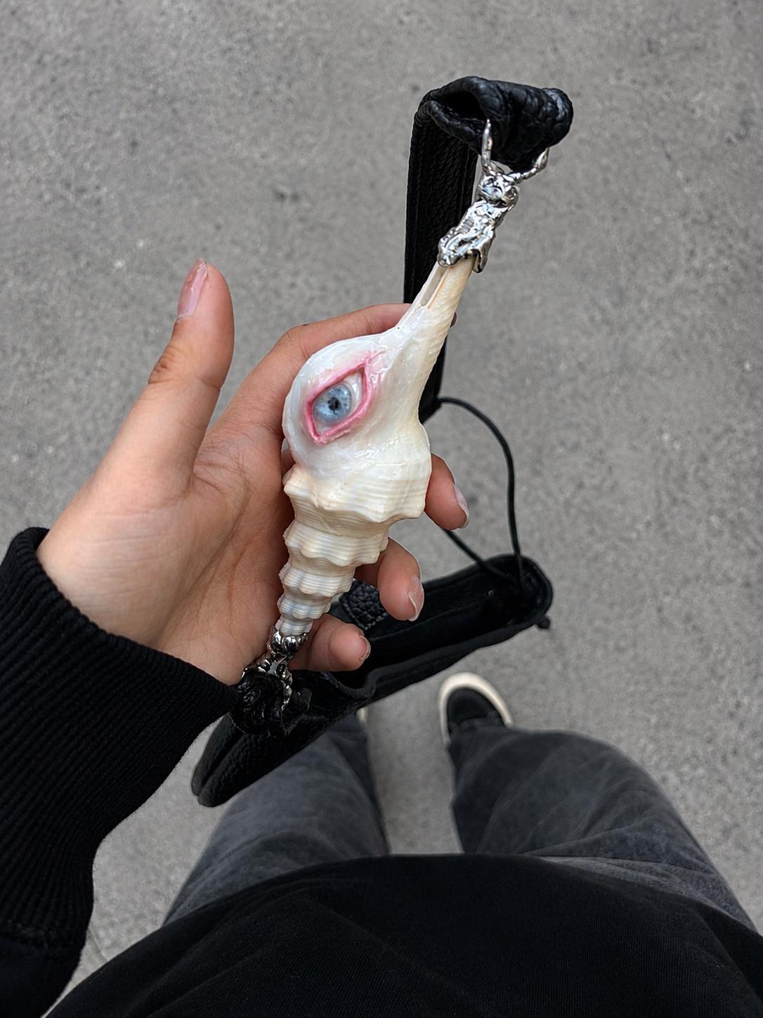 Long Conch Eye — artwork and styling view 2