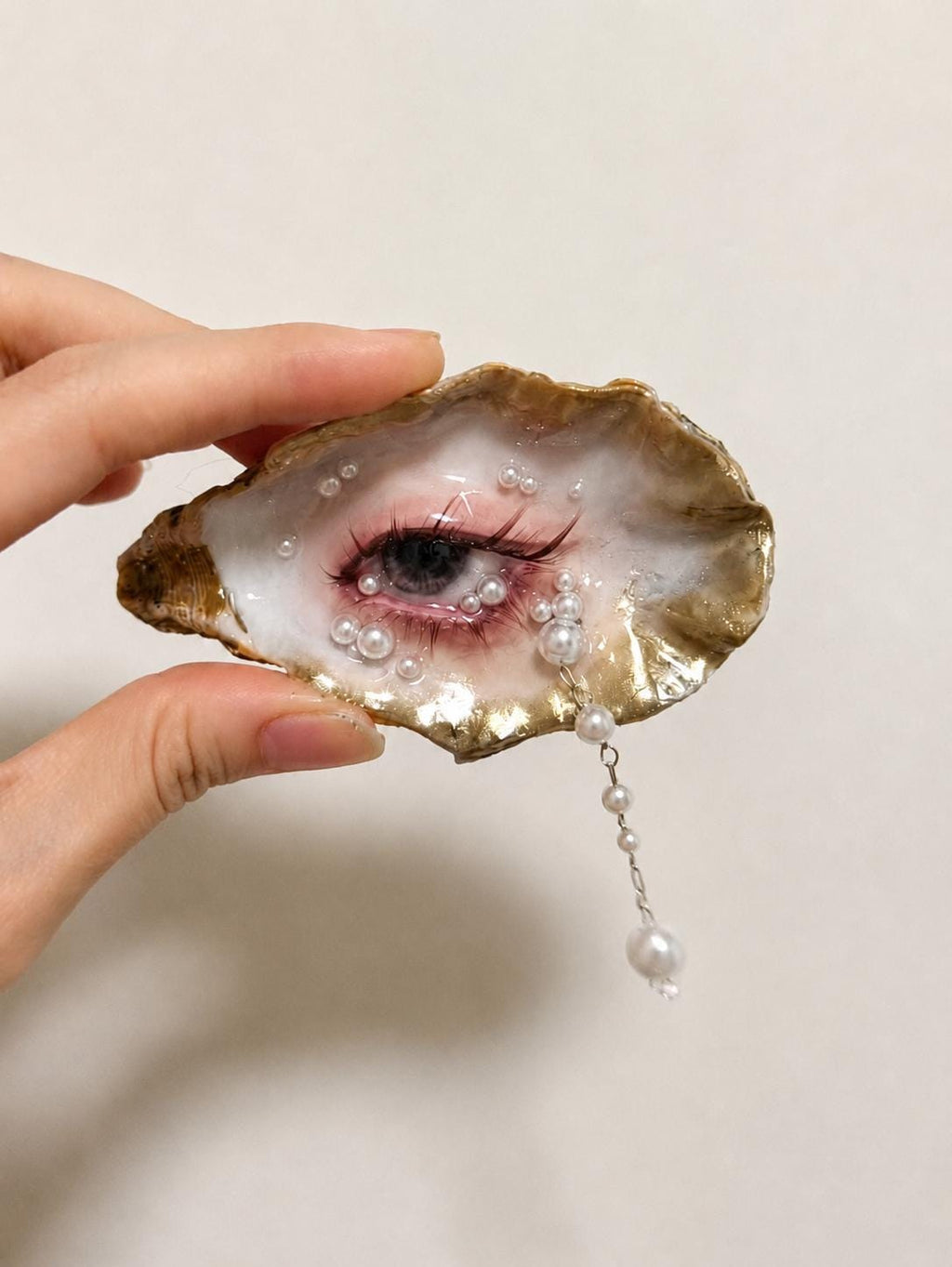 Gilded Oyster Eye — artwork and styling view 2