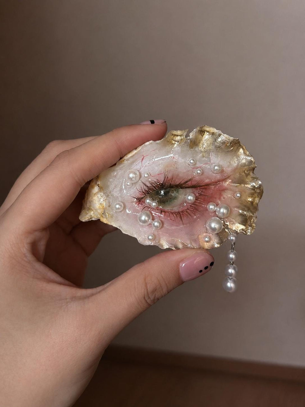 Gilded Oyster Eye — artwork and styling view 3