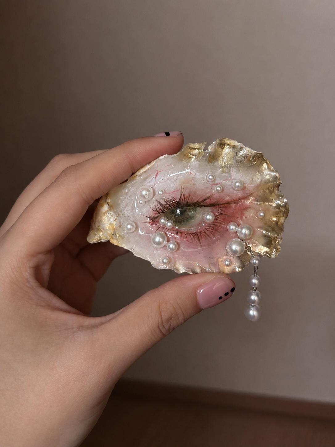 Gilded Oyster Eye — artwork and styling view 3
