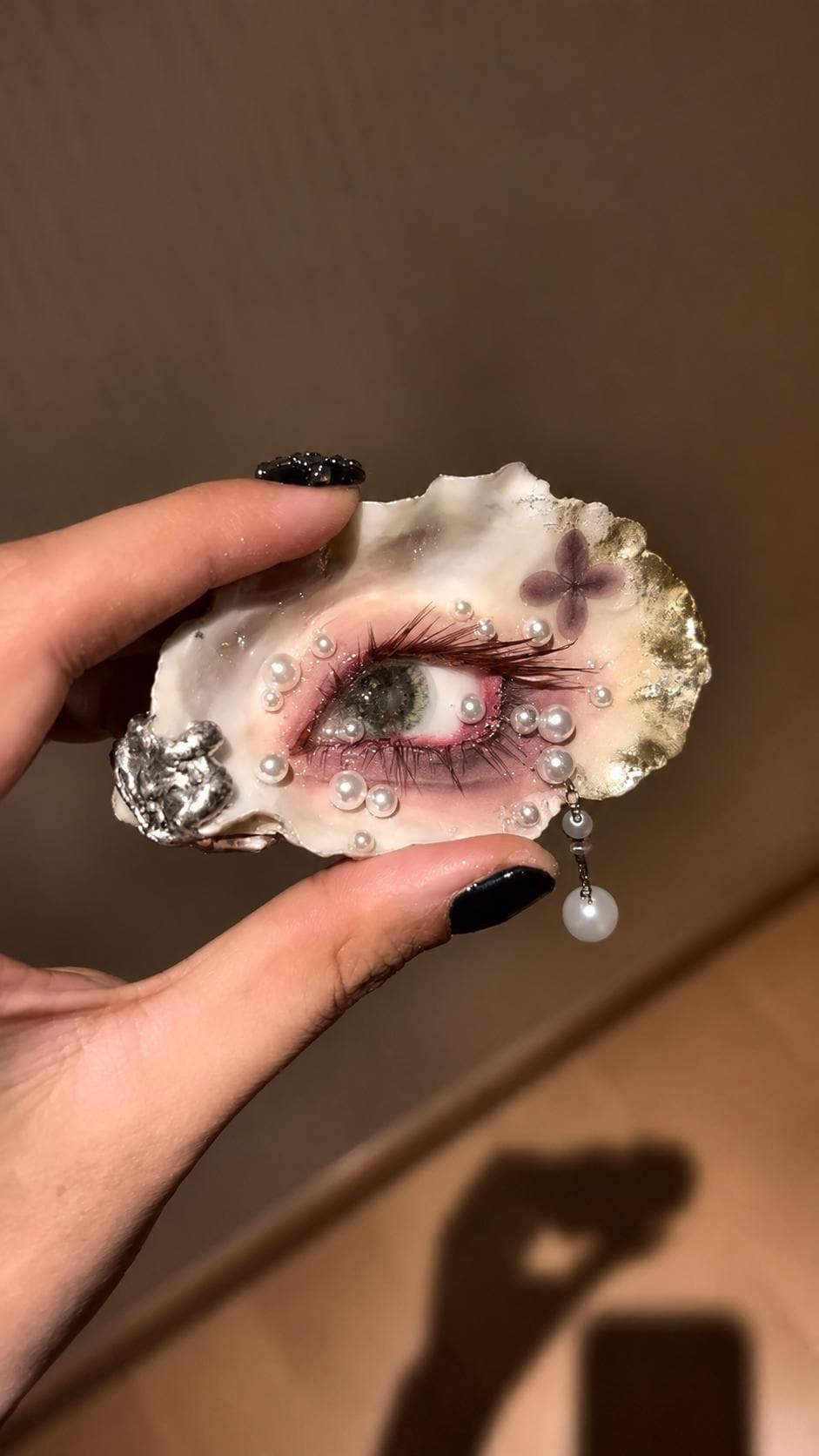 Gilded Oyster Eye — artwork and styling view 4