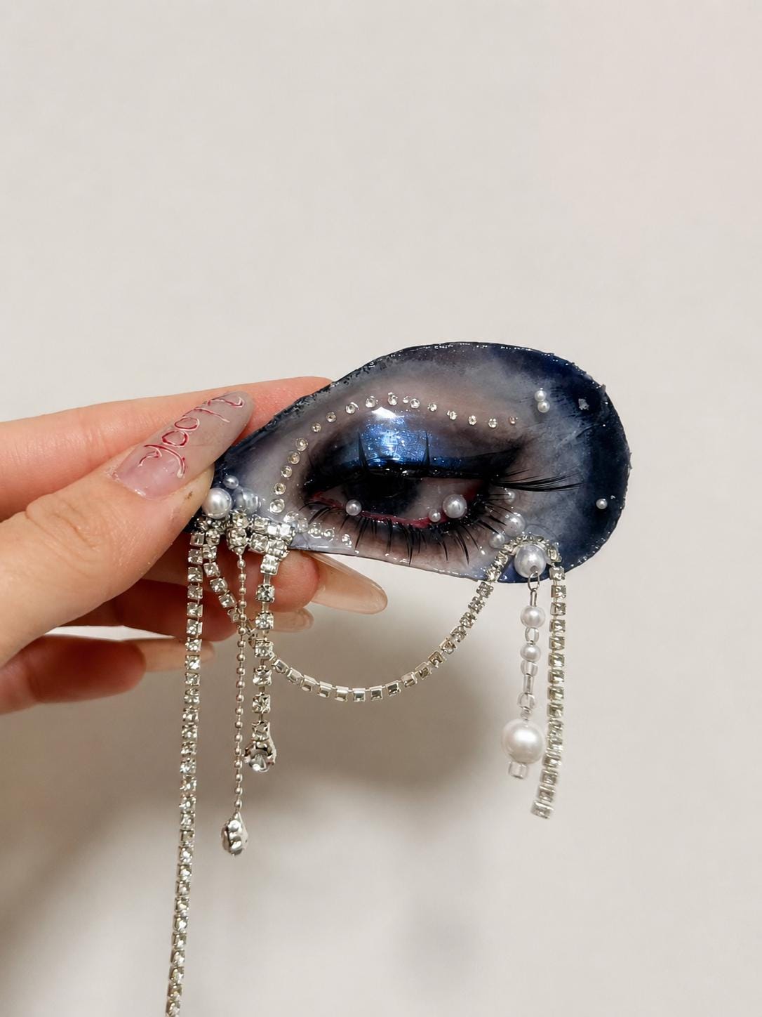 Blue Smoky Shell Eye — artwork and styling view 2