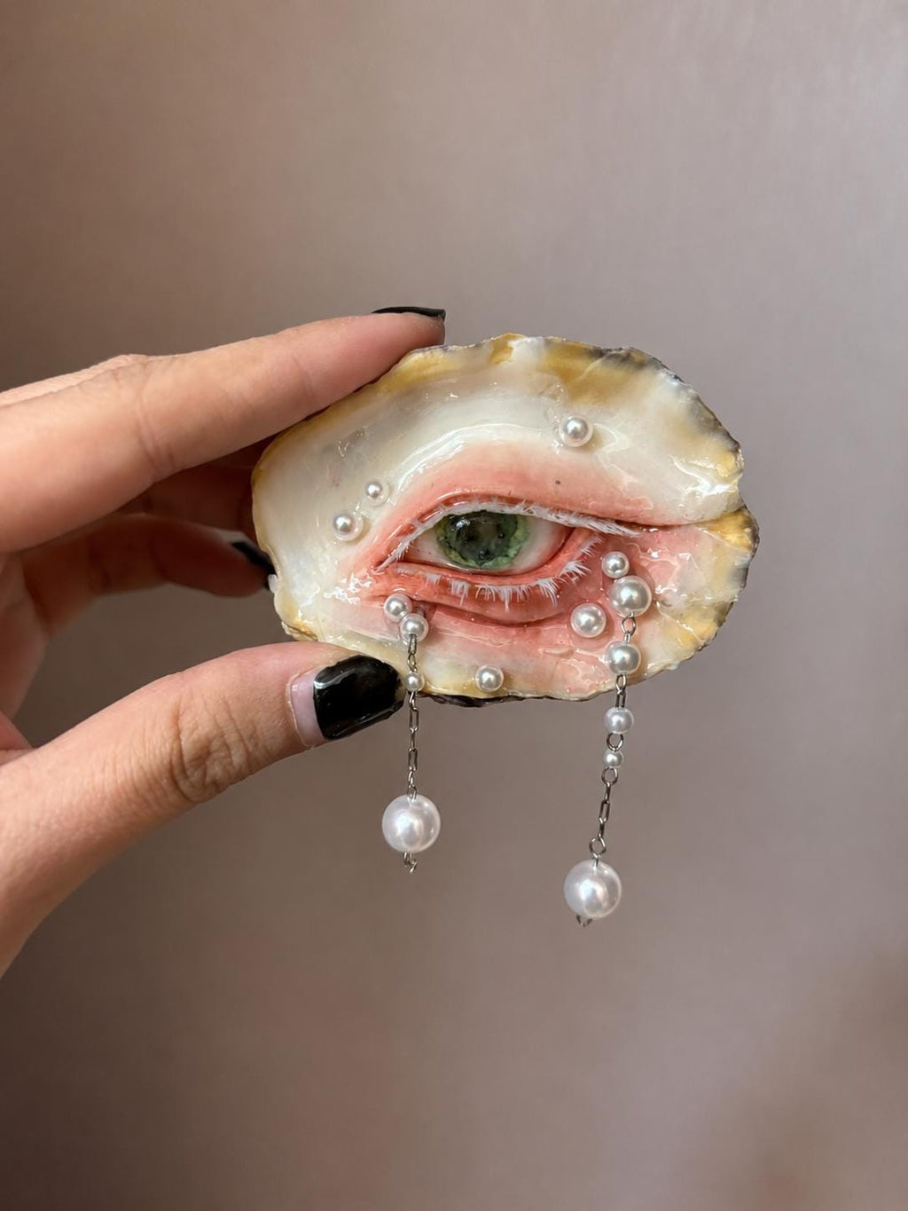 Green-and-Gold Oyster Eye — artwork and styling view 2