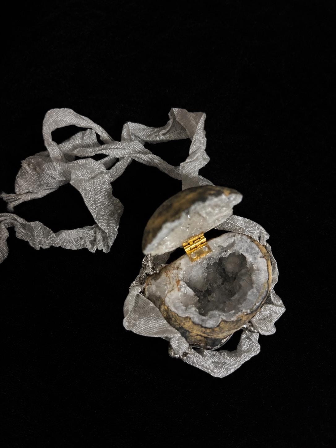 Geode Shell Trinket Box — primary view
