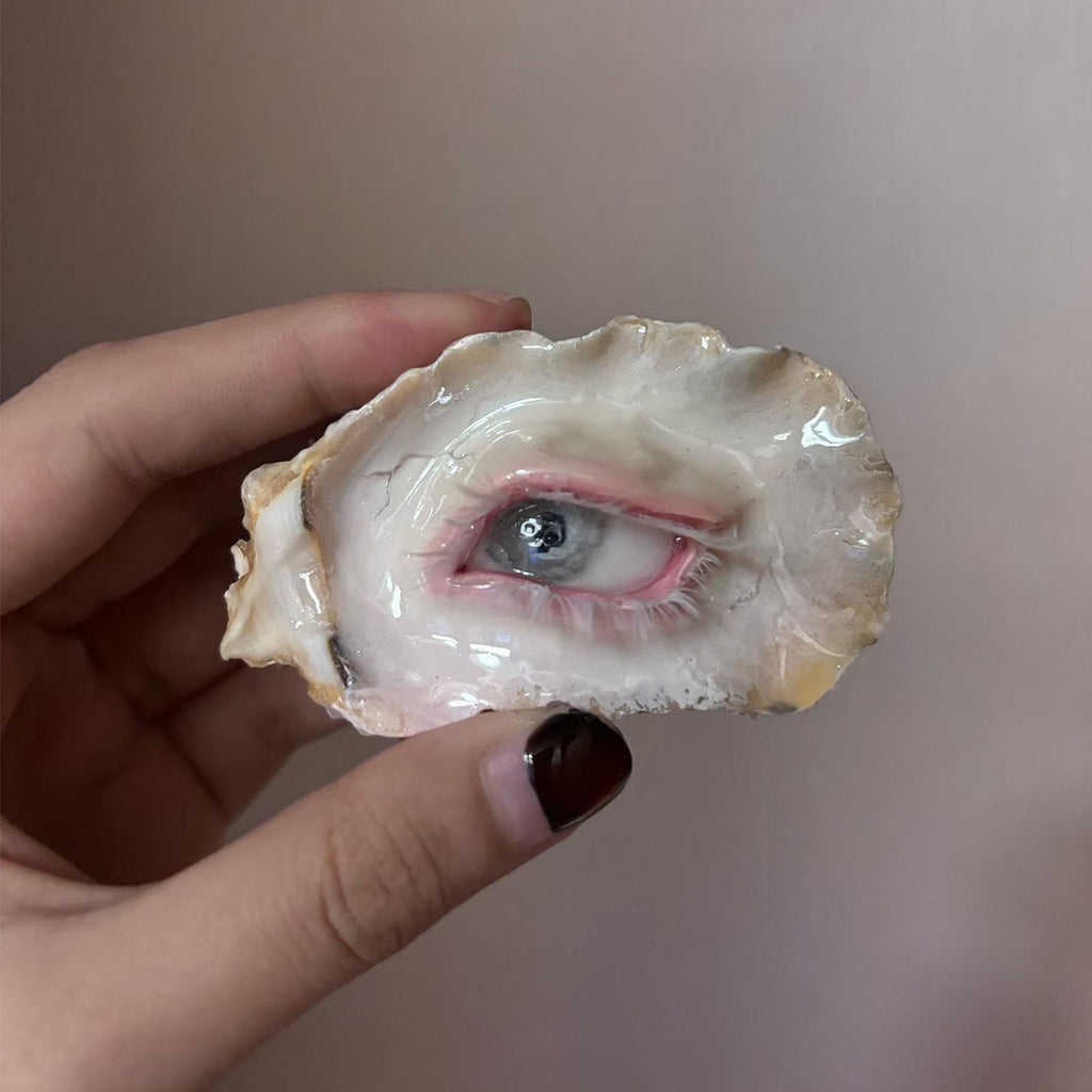 Pearl-Free White-Water Blue Eye — artwork and styling view 3