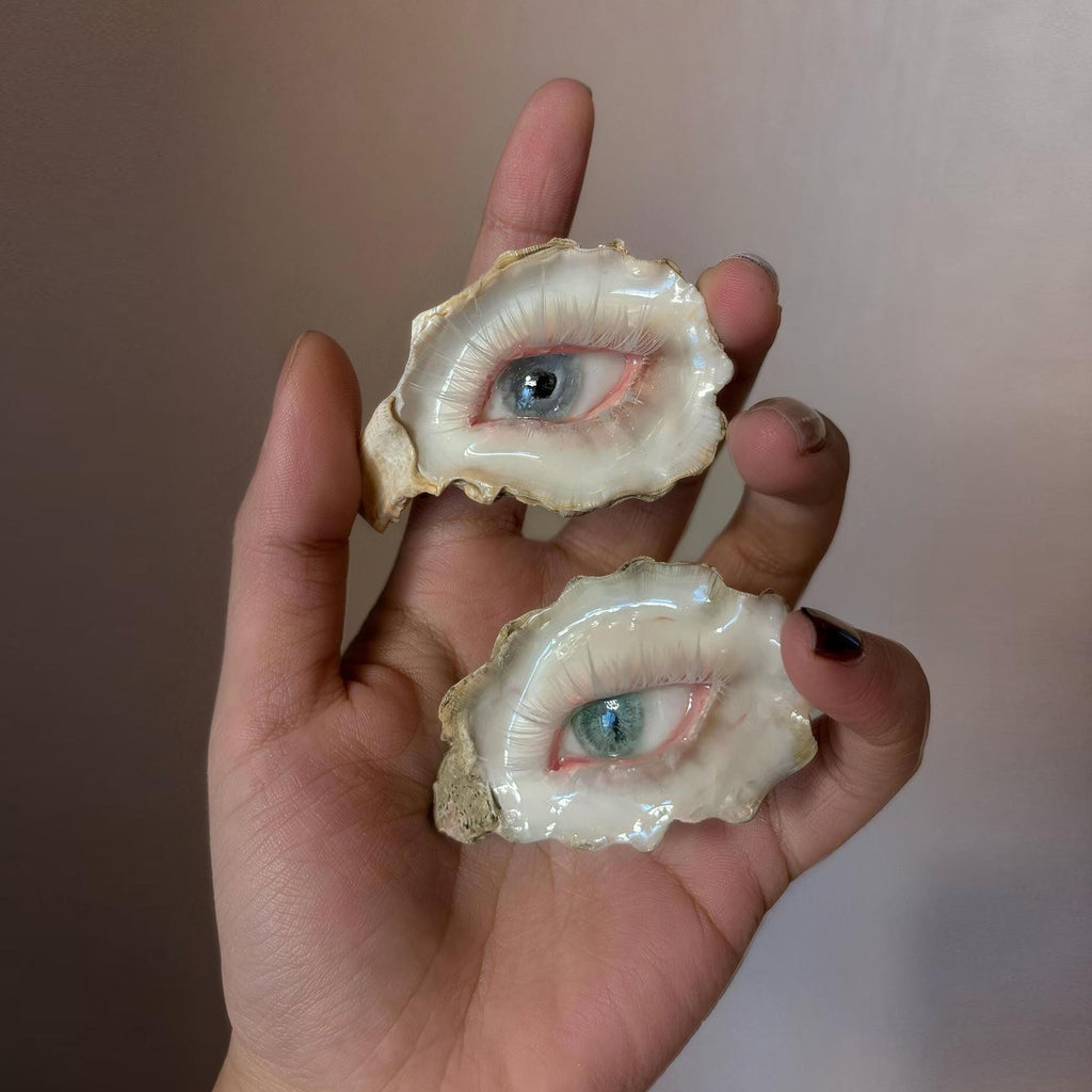 Pearl-Free White-Water Blue Eye — artwork and styling view 4