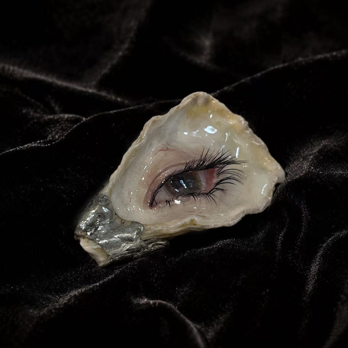 Nyra Black-Lash Oyster Eye — artwork and styling view 3