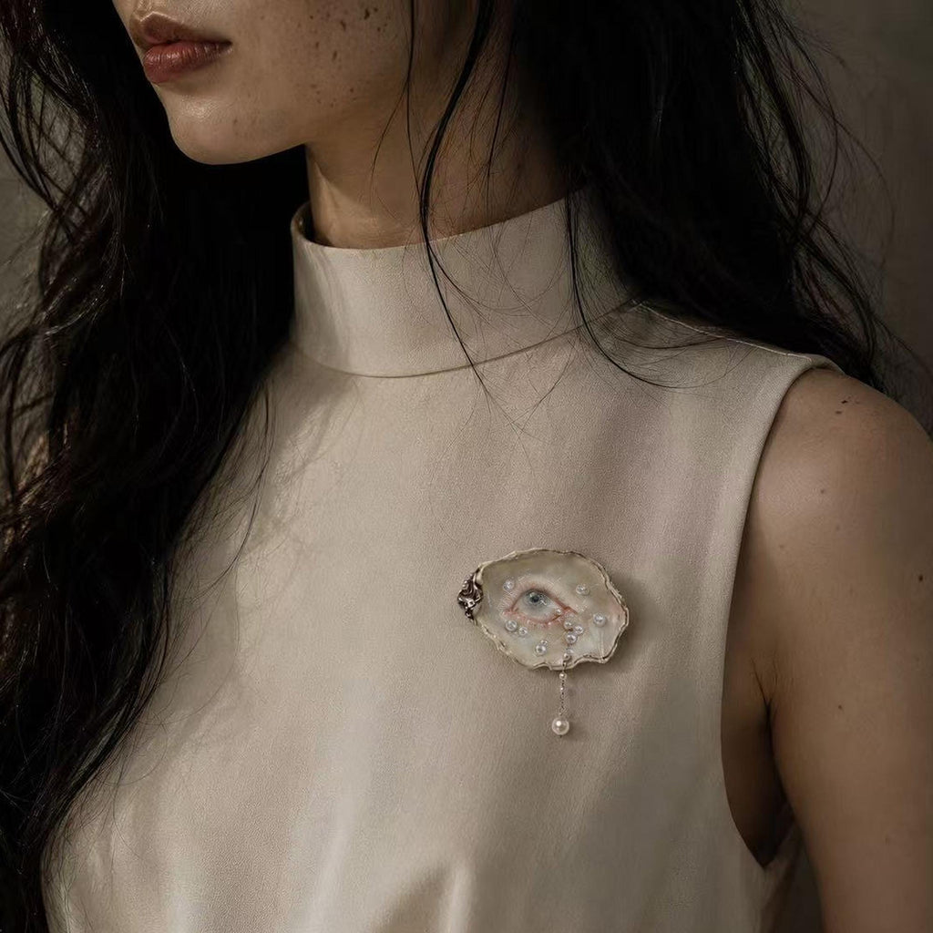 Nyra Unimpressed Gaze — artwork and styling view 6