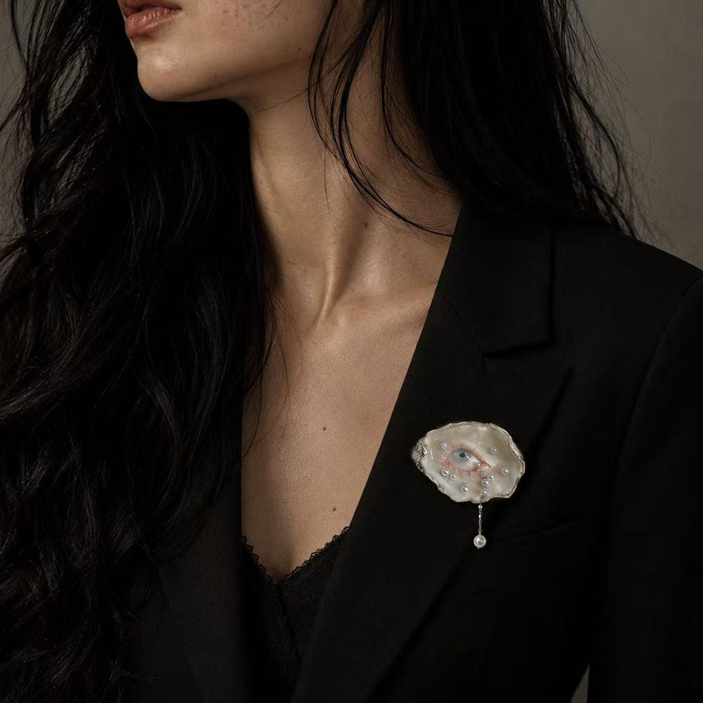 Nyra Unimpressed Gaze — product detail view 7