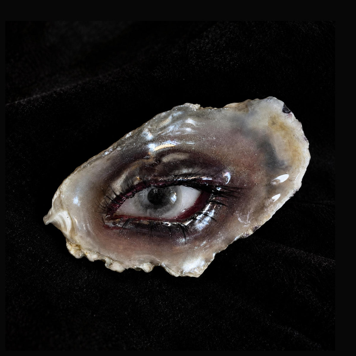 Lilith Grey Temptation — Oyster Eye Brooch, Choker or Charm — view 2