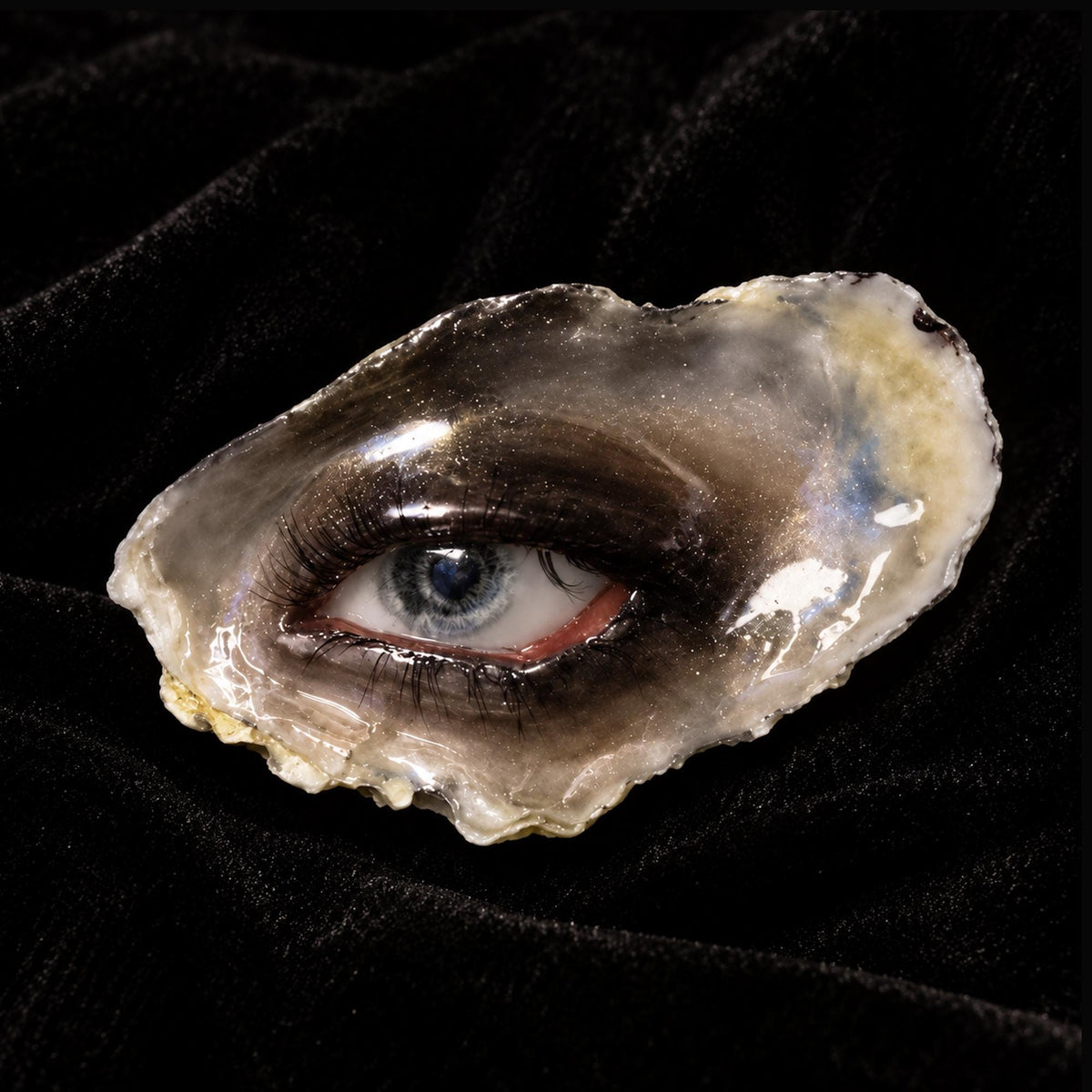 Lilith Grey Temptation — Oyster Eye Brooch, Choker or Charm — view 8